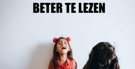 kinderen voorlezen aan hun hond